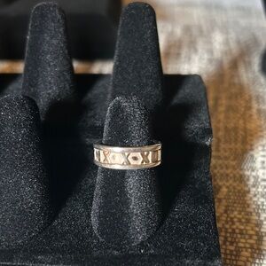 270. Tiffany & Co. Atlas ring (sz 4.5) with COA